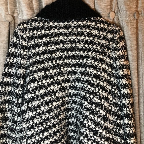 LOFT Black and White Open Waterfall Front Asymmetrical Cardigan Size Medium - Picture 15 of 16